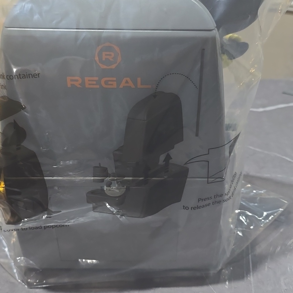 SPONGRBOB POPCORN BUCKET REGAL LIMITED EDITION - Picture 3 of 3